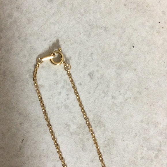 Gold filigree leaf drop on gold chain necklace - Picture 5 of 6